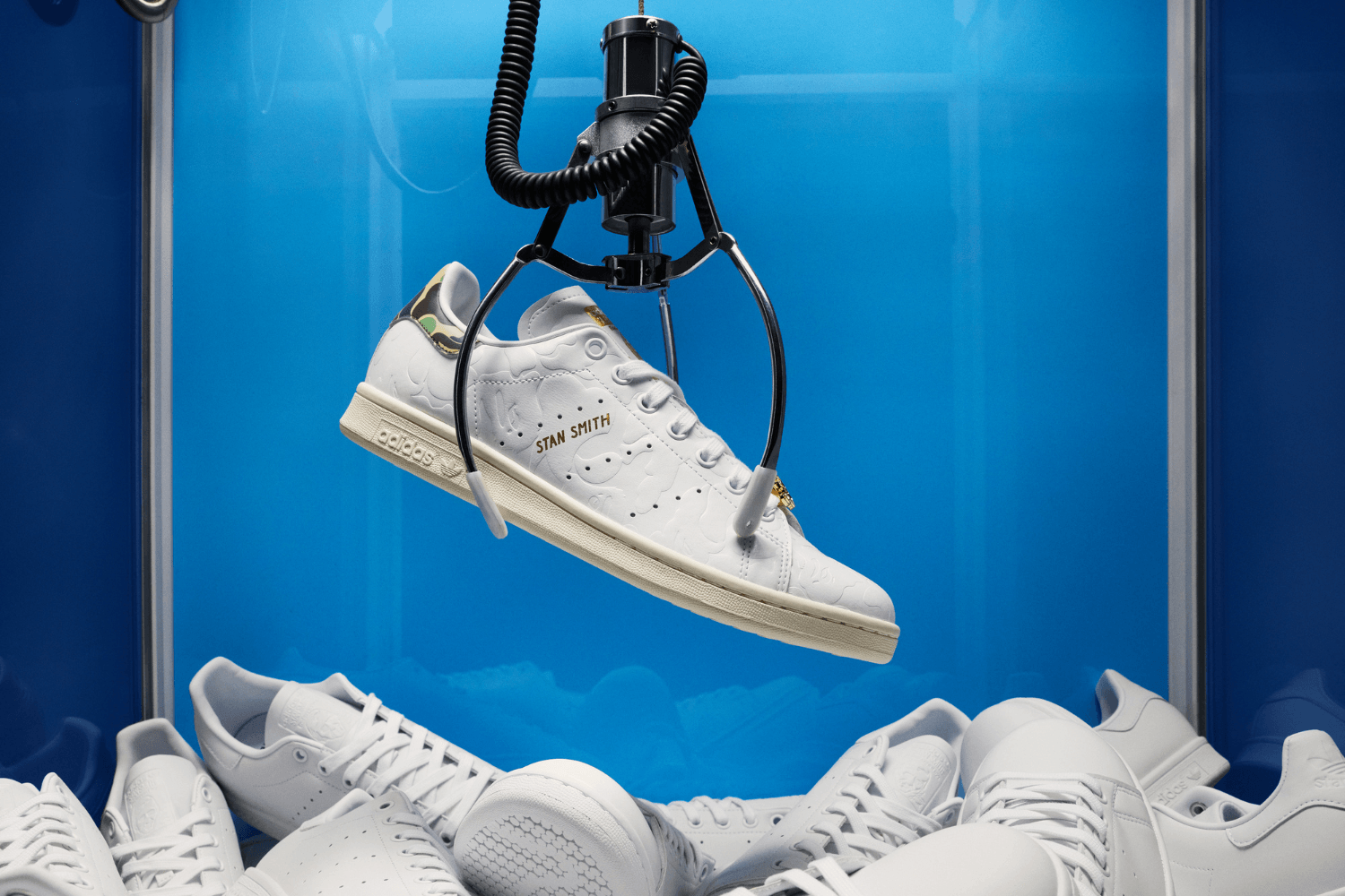 Bekijk de BAPE x adidas Stan Smith '30th Anniversary' collectie