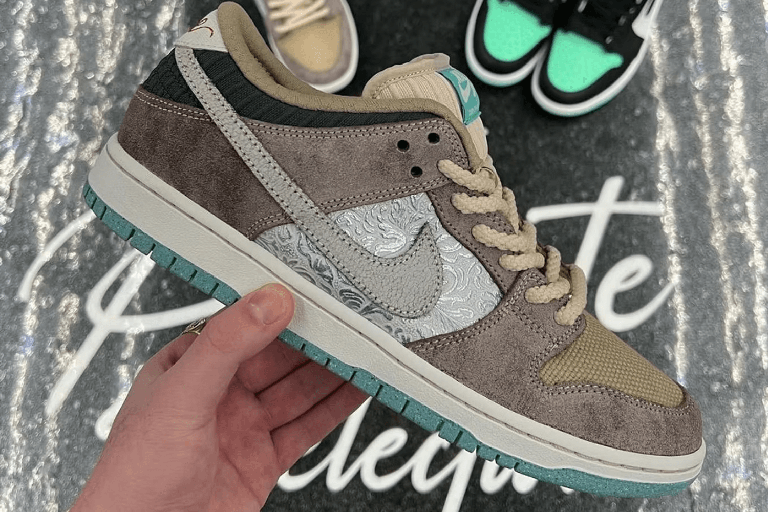 De eerste beelden van de Nike SB Dunk Low 'Big Money Savings'