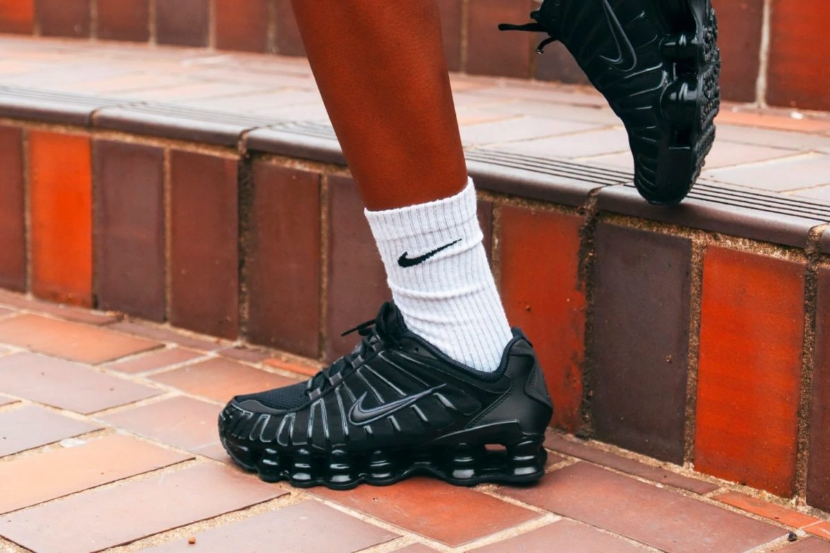 Restock alert: de Nike Shox TL WMNS 'Black' en 'White'