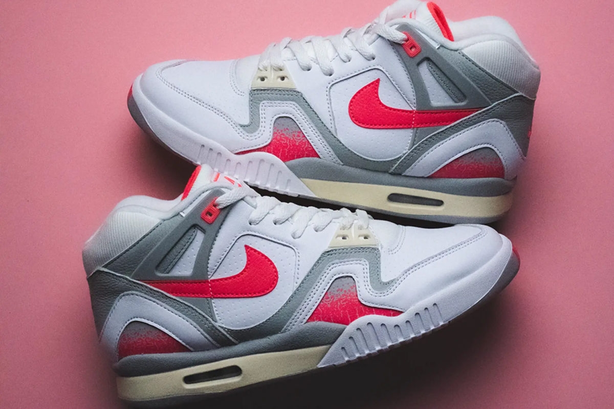 De Nike Air Tech Challenge II 'Racer Pink' is bijna hier