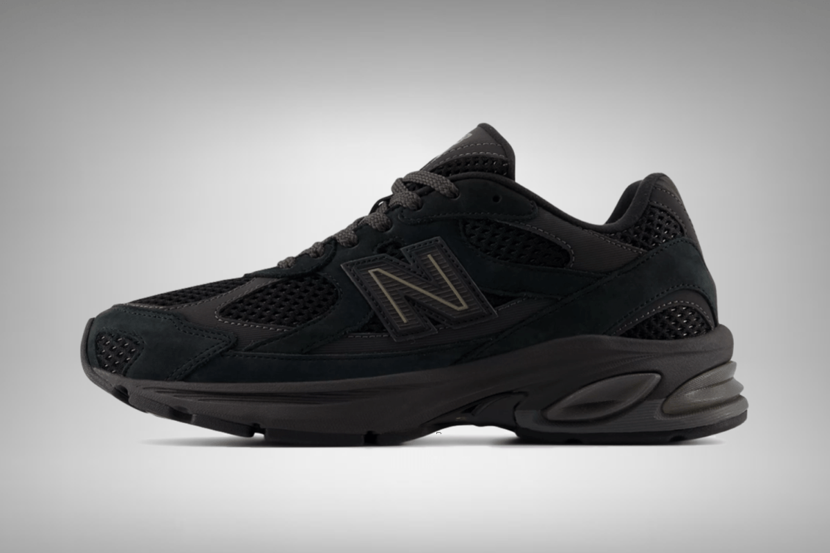 De New Balance 2010 arriveert in een 'Black' colorway