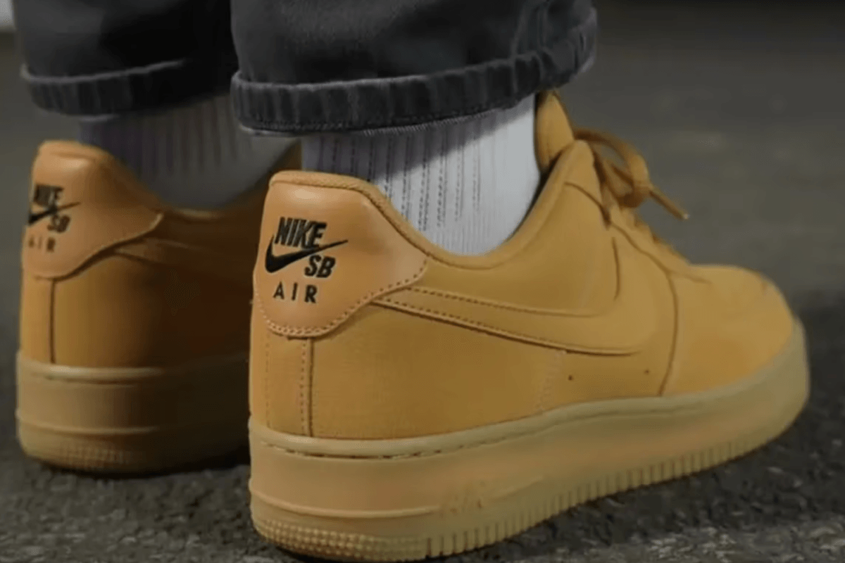 Eerste beelden van de Nike SB Air Force 1 'Flax'