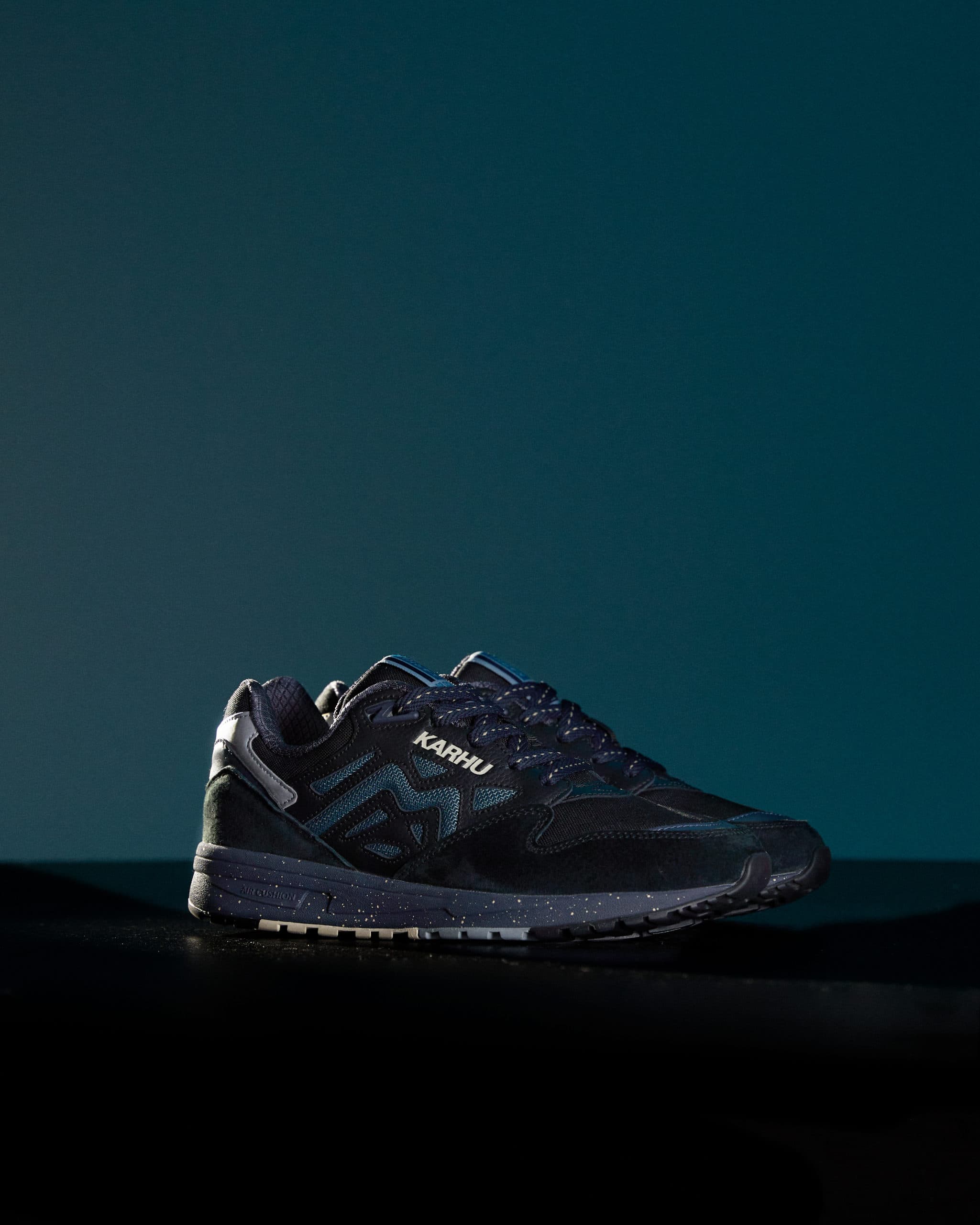 Karhu Legacy 96 'Jet Black' Polar Night Pack